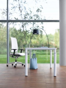 Praktisch: Ein Bürostuhl, der das Körpergewicht des Nutzers erkennt und dadurch optimales Sitzen ermöglicht. Bild: AGR/Kinnarps Vielsitzer aufgepasst! So kommen Sie ohne Rückenschmerzen aus dem Büro