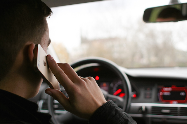 Ablenkungen beim Autofahren, Telofonieren im Auto